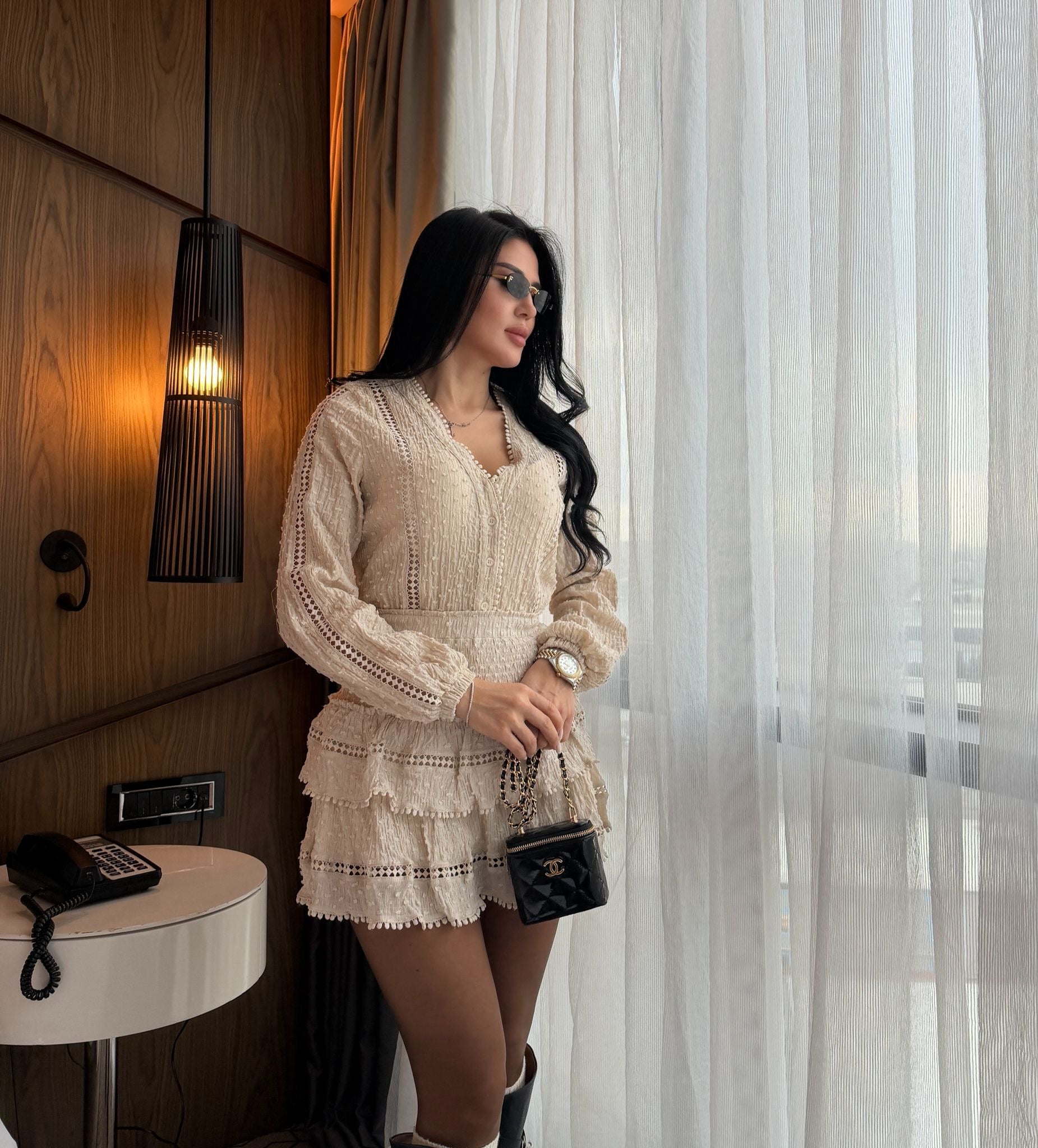 ŞİK ETEK BLUZ TAKİM İLE TARZİNİ YANSİT