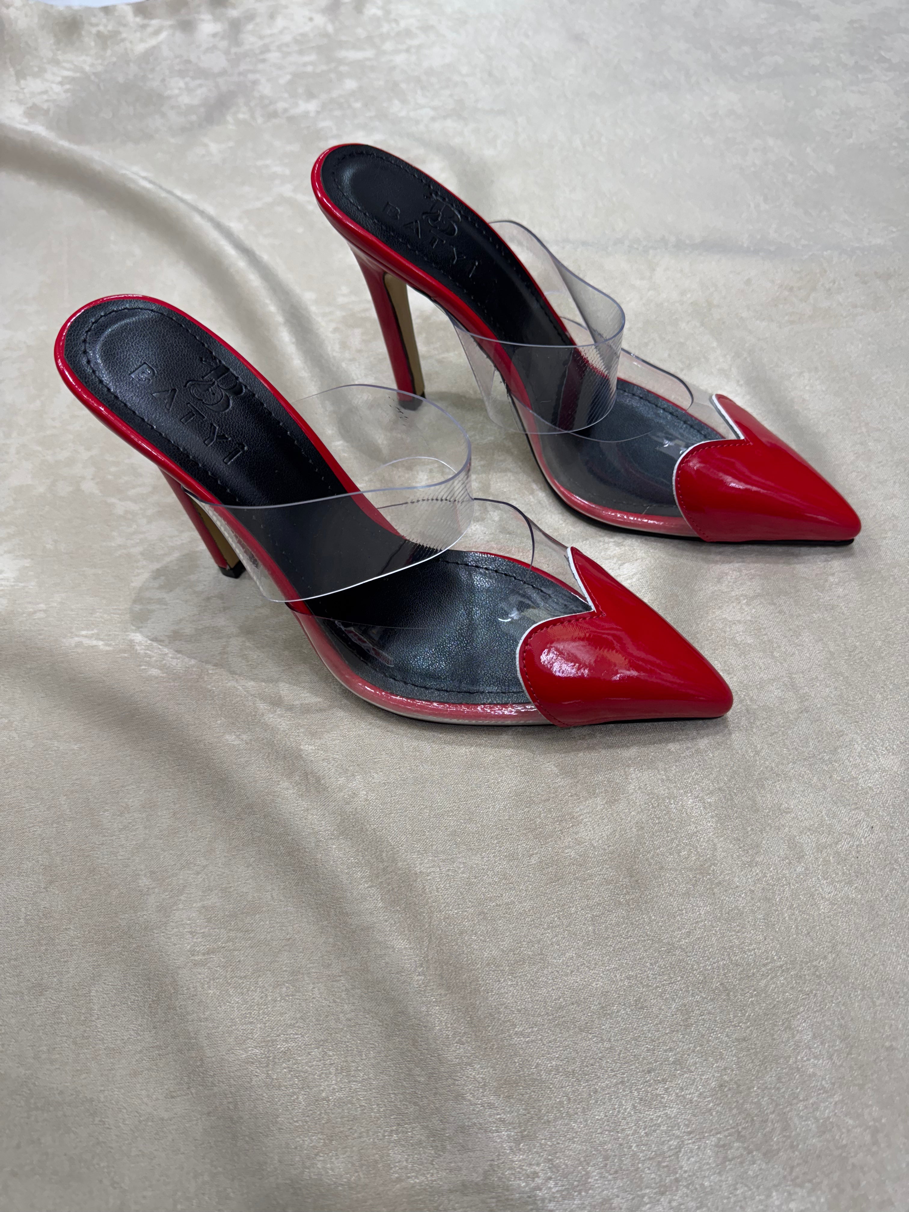 BATYİ Kalp detaylı ayakkabı