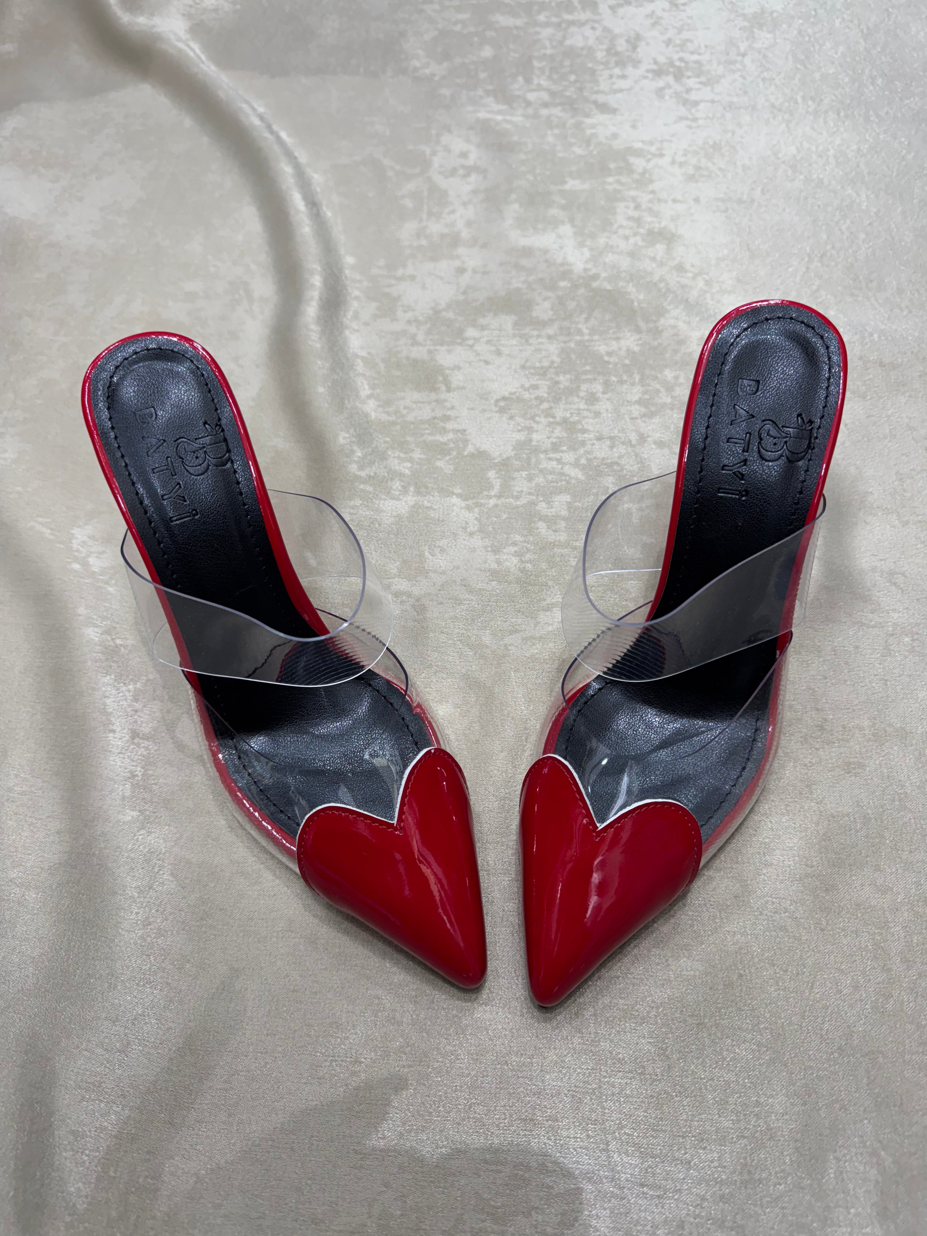 BATYİ Kalp detaylı ayakkabı