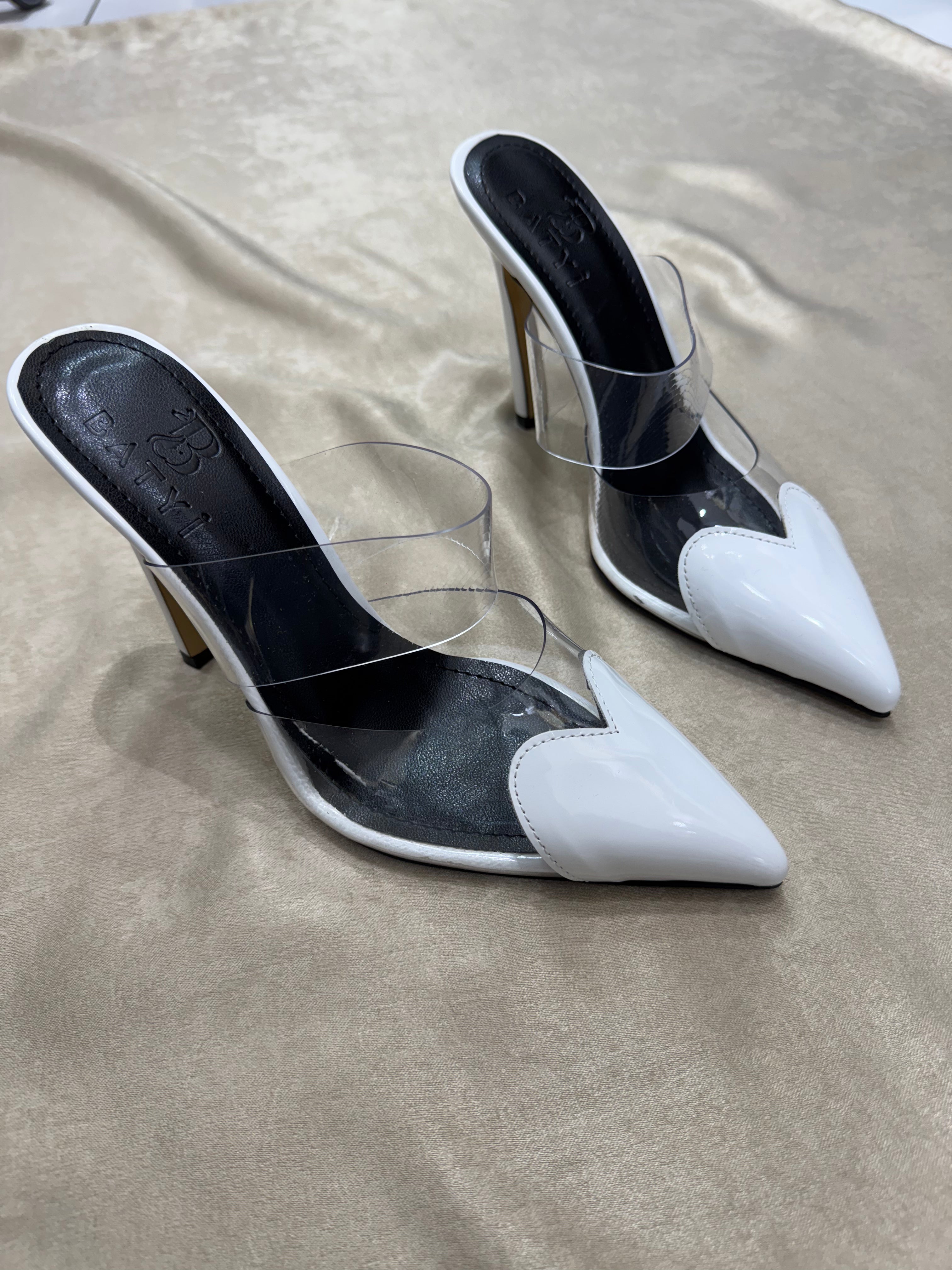 BATYİ Kalp detaylı ayakkabı