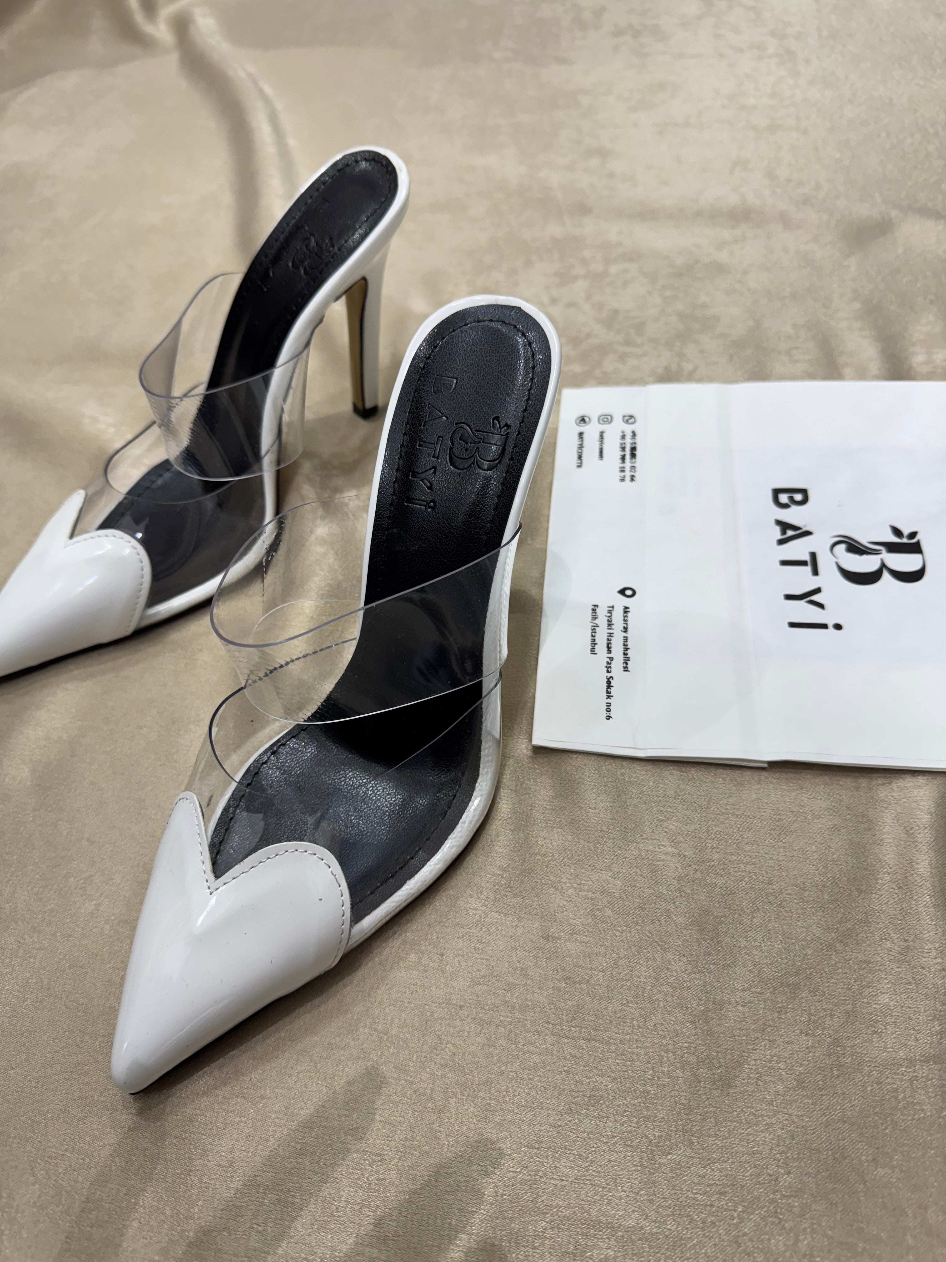 BATYİ Kalp detaylı ayakkabı