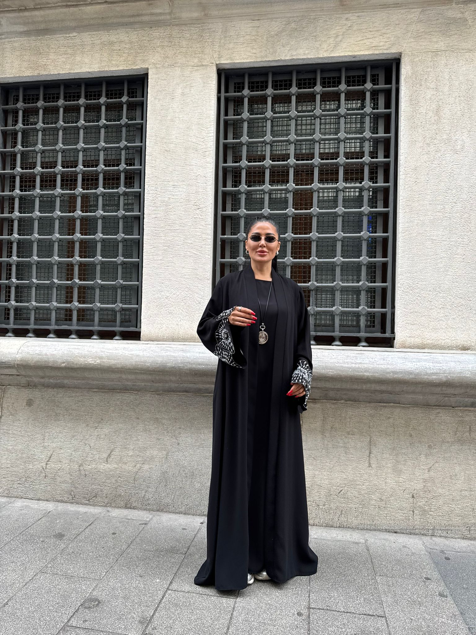 Çıçek Taş Detayli Abaya